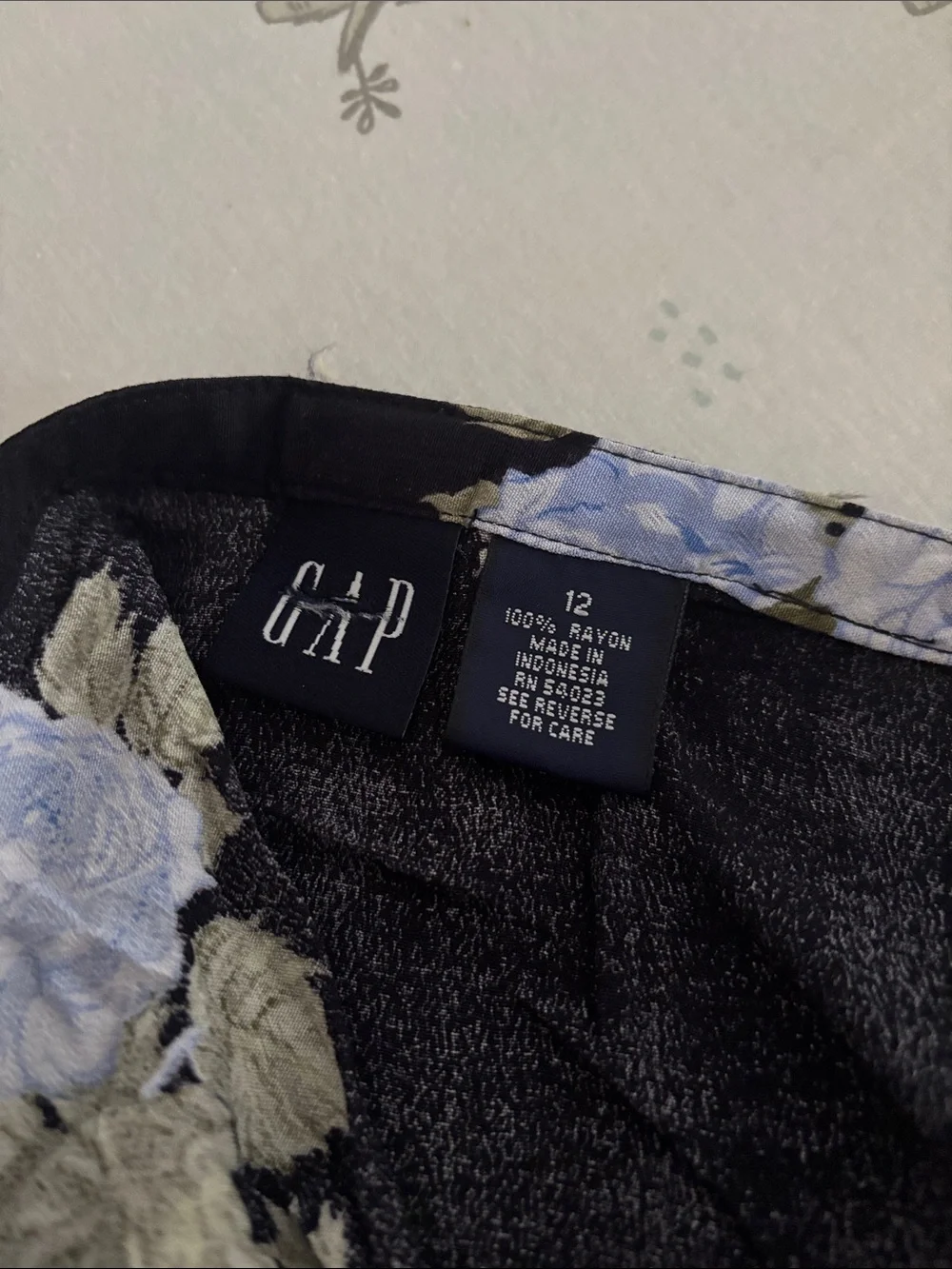 GAP Girls Black A-Line Skirt with Blue Rose Bouquet Print Size 12